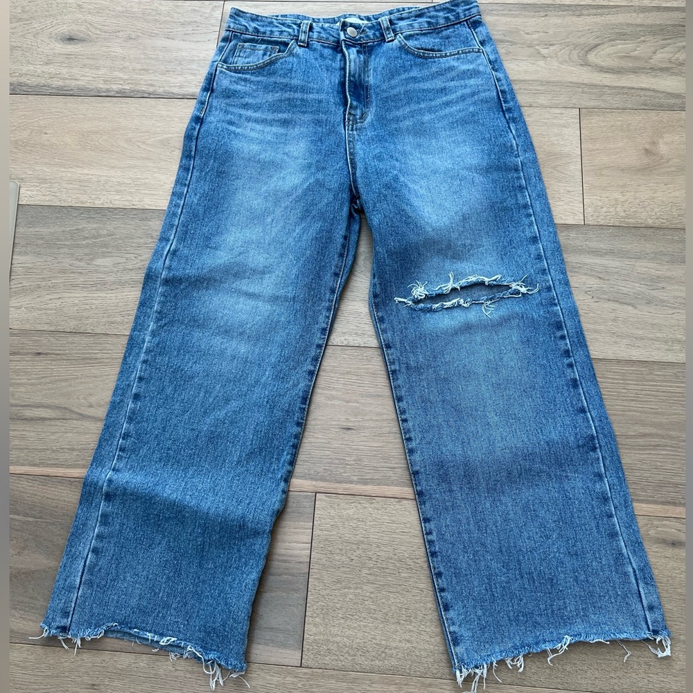 Oak + Fort wide leg, high rise, knee rip on left side. Size Large, like new 👖